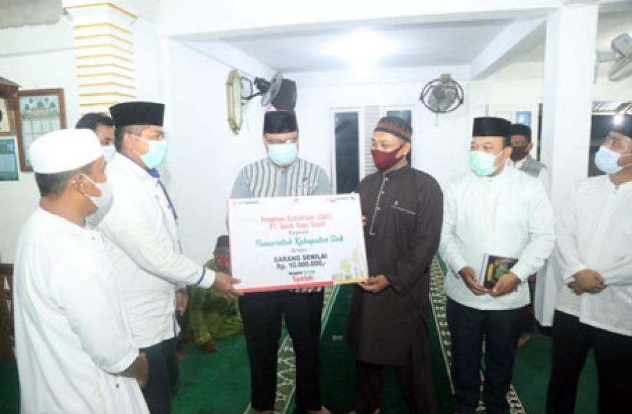 Bupati Alfedri Lanjutkan Gemar Berzakat VIII di Masjid Nurul Iman Kampung Kayu Ara Permai