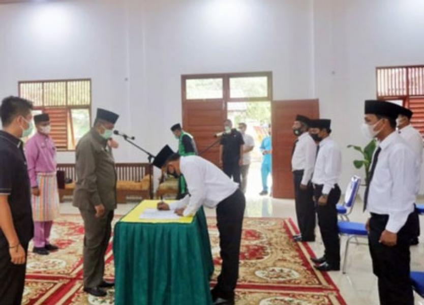 Bupati Siak Lantik Bapekam Perawang Barat dan PAW Bapekam Pinang Sebatang Barat