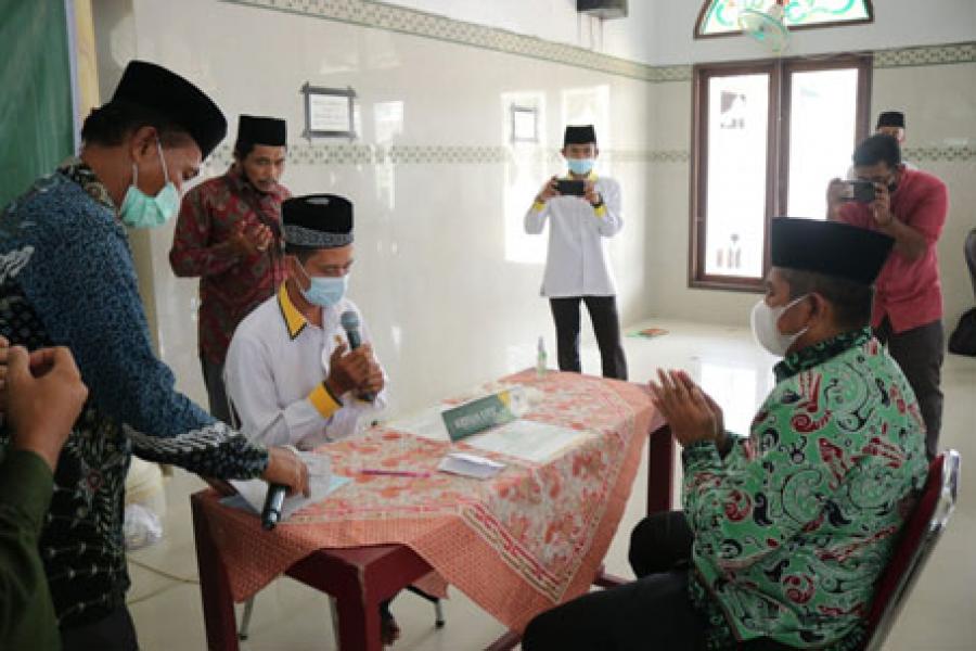 Ingin Jadi Contoh, Bupati Alfedri Serahkan Zakat Maal Kepada UPZ Dayun