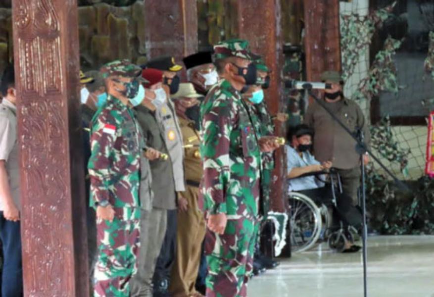 Pangdam XVII/Cenderawasih Ikuti Upacara Pengantaran Jenazah Alm. Mayjen TNI Anumerta I Gusti Putu Danny Nugraha Karya