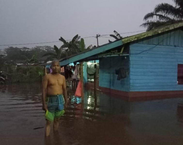 Sungai Siak Meluap, Warga Jalan LKMD Palas Mengungsi
