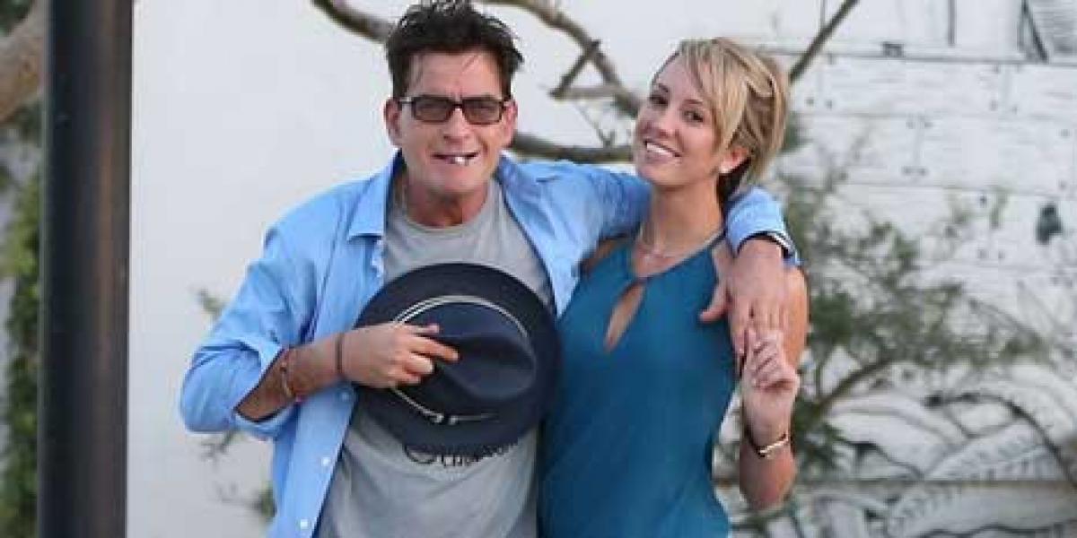 Demi Bintang Porno, Charlie Depak Mantan Istri dari Rumah