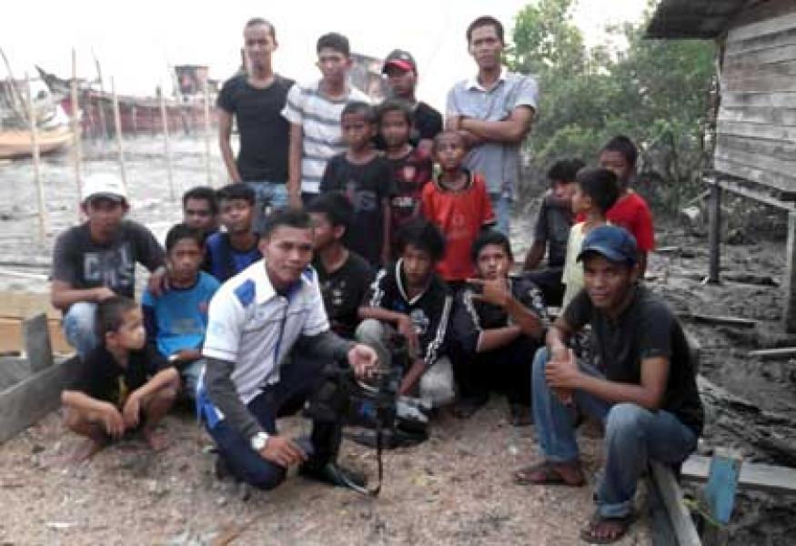FP3M Sisir Sampah non Organik di Pantai Parit Bangkong 