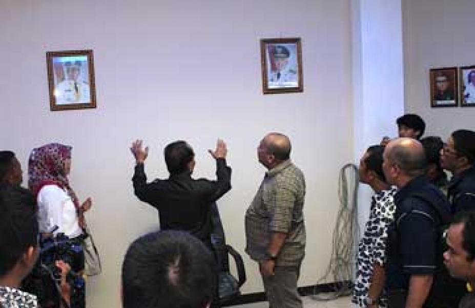 Gubri Annas Maamun Tinjau Gedung PWI Riau