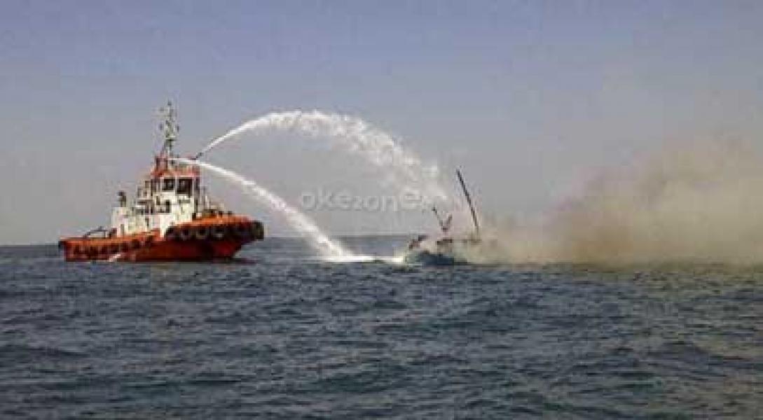 Kapal Mengangkut Puluhan Ton Solar Ludes Terbakar