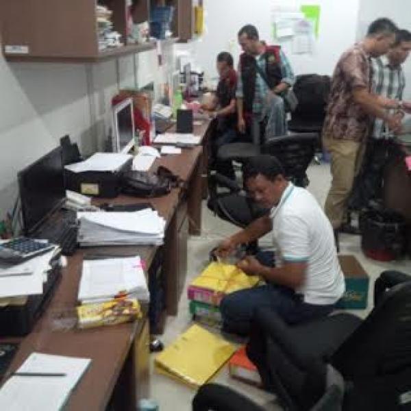 Kejari Bengkalis Obok-Obok Kantor PT BLJ di Pekanbaru