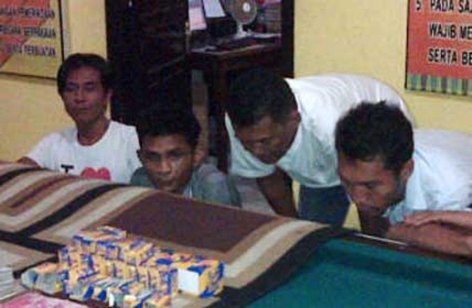 Kepala Desa Domo Dicokok Tengah Berjudi, Dua Lainnya Kabur