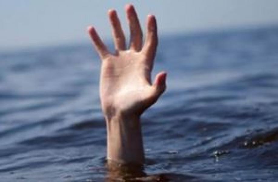 Lagi Cari Cacing, Polisi Hanyut di Sungai