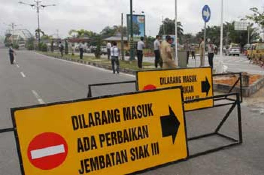 Molornya Perbaikan Jembatan Siak III Rugikan Masyarakat