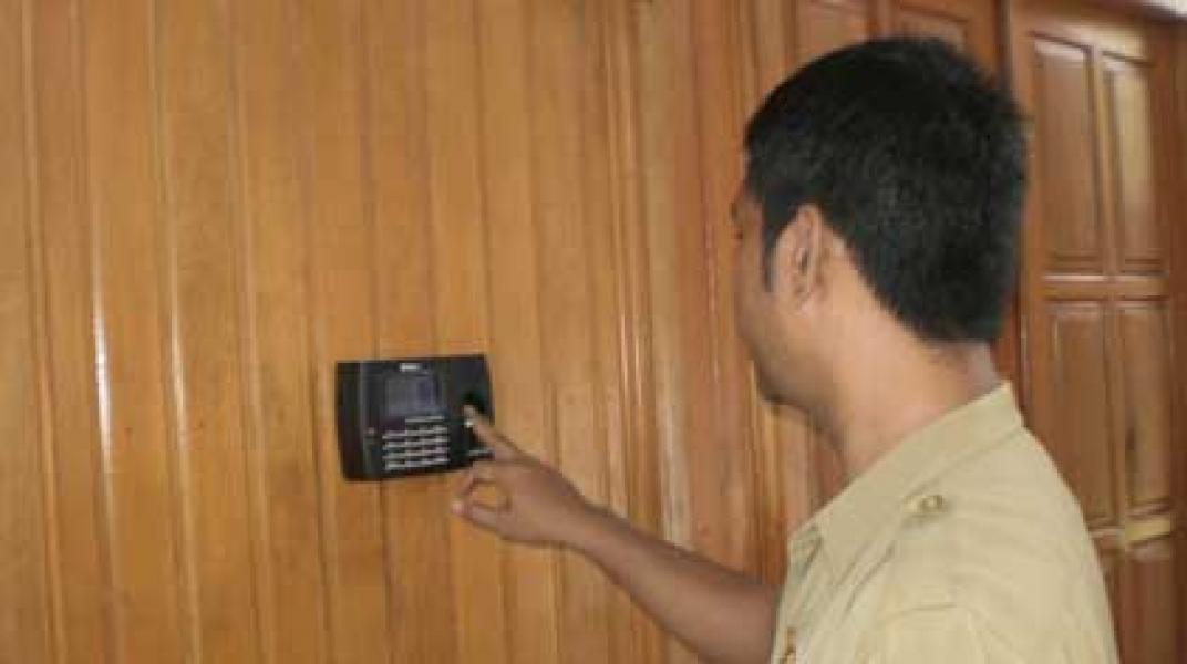 Mulai Juni 2104, Absensi PNS Riau Berlaku 5 kali