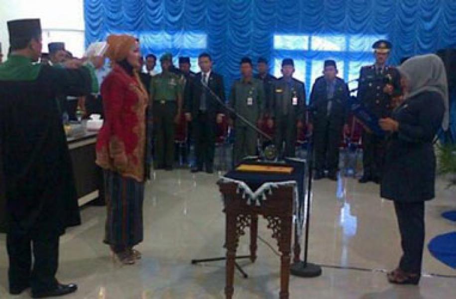 Mundarsih Dilantik Jadi Anggota DPRD Kepulauan Meranti