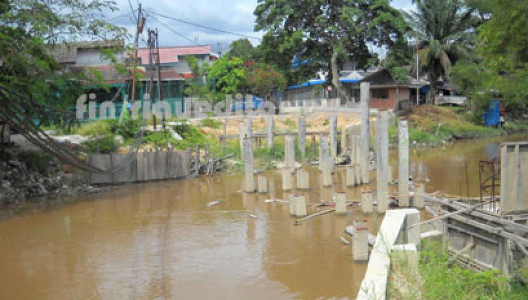 Pembangunan Jembatan Jondul Terbengkalai