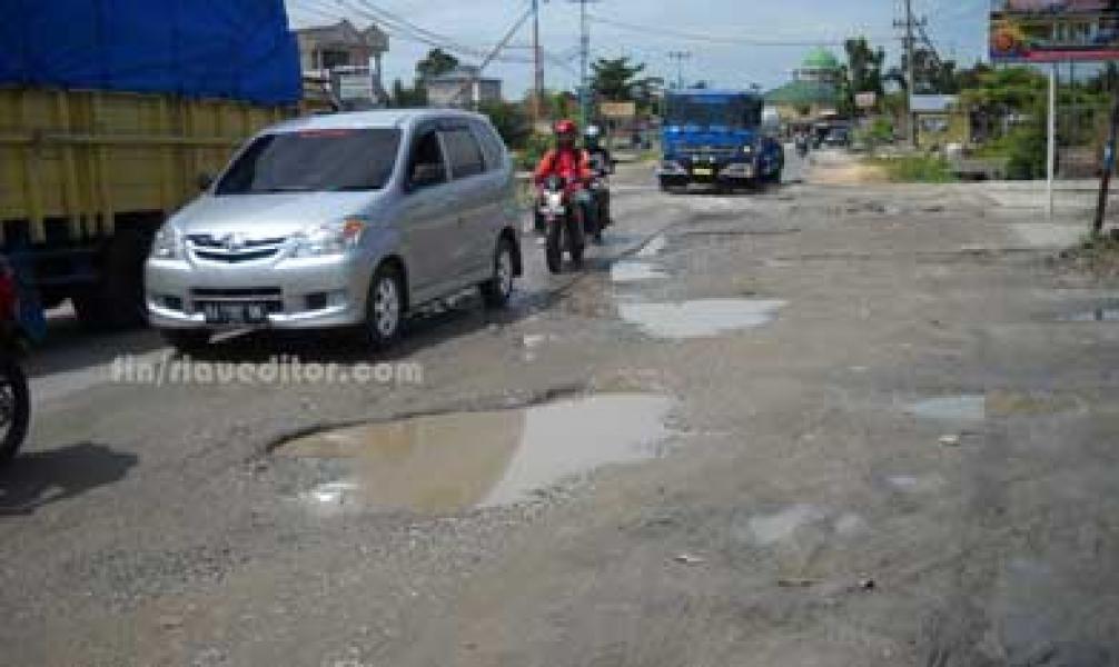 Pemeliharaan Jalan Garuda Sakti Diduga Dikorup