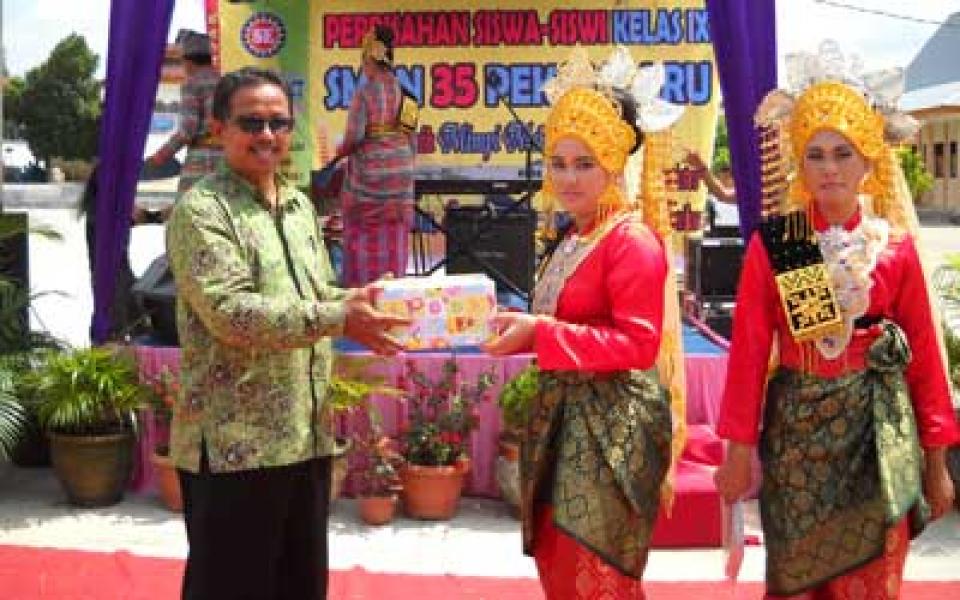 Porsi Anak Tempatan SMPN 35 Pekanbaru 50 Persen