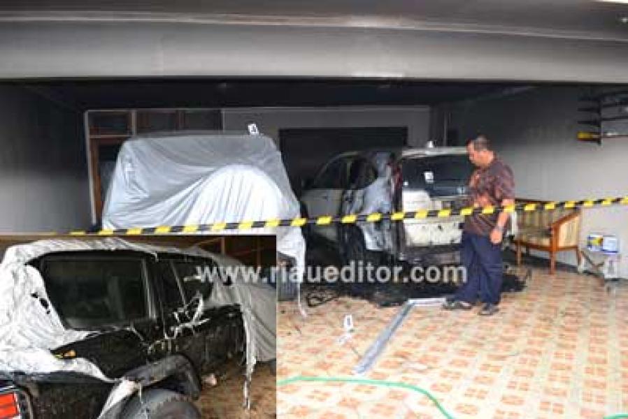 Rumah Pengacara Dimolotov, Mobil Honda CRV Hangus Terbakar