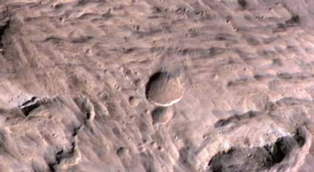 Tabrak Mars, Meteor Ciptakan Kawah Raksasa