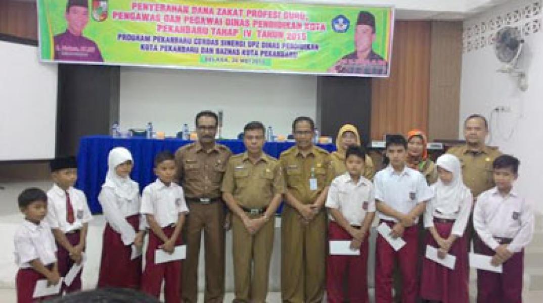 230 Murid SD Dapat Bantuan Zakat Guru