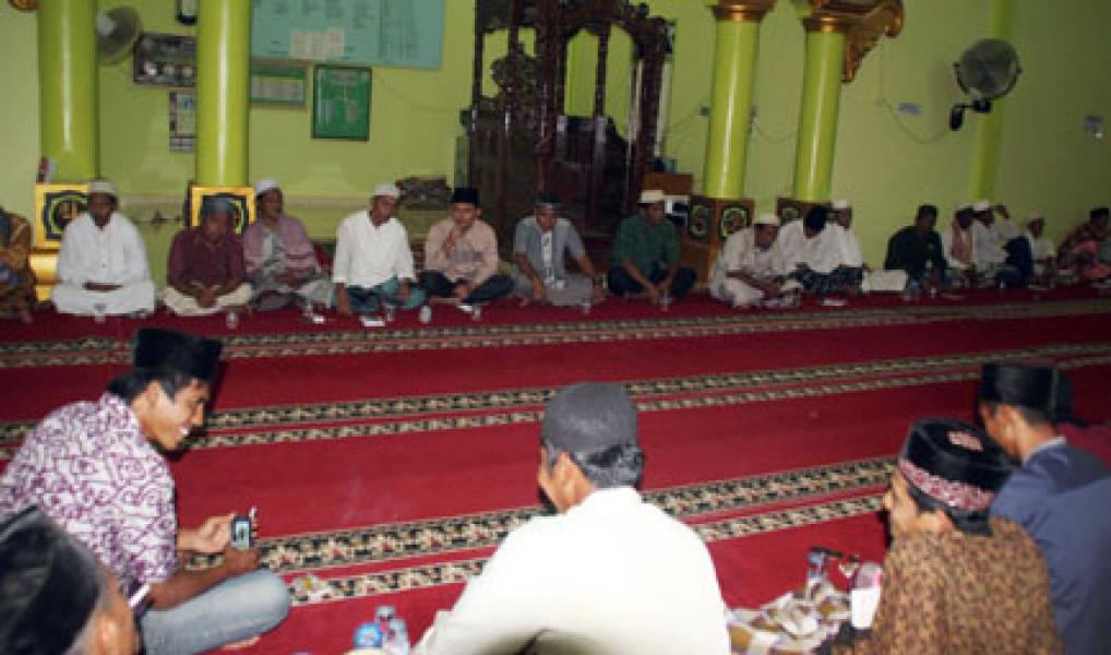 7 Warga Ditahan Polda Riau, Masyarakat Kepenuhan Timur Gelar Doa Bersama