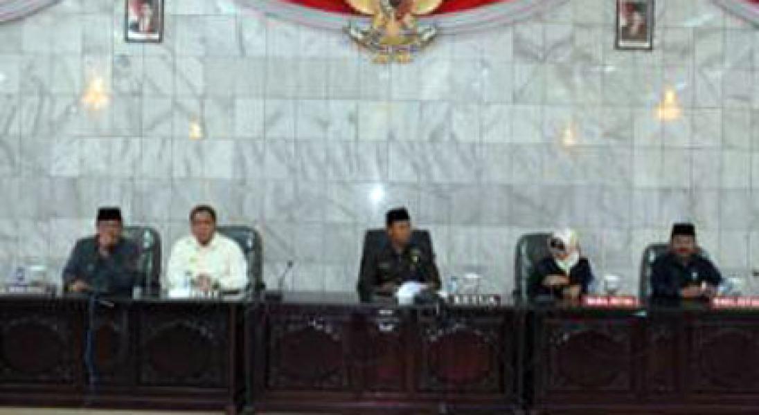 Bupati Inhu Sampaikan LKPJ Akhir Tahun 2014 dan Akhir Masa Jabatan 2010-2015