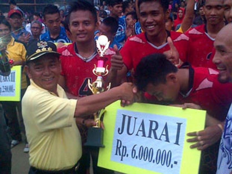 Bupati Tutup Turnamen, Penonton Hingga Panjat Pohon
