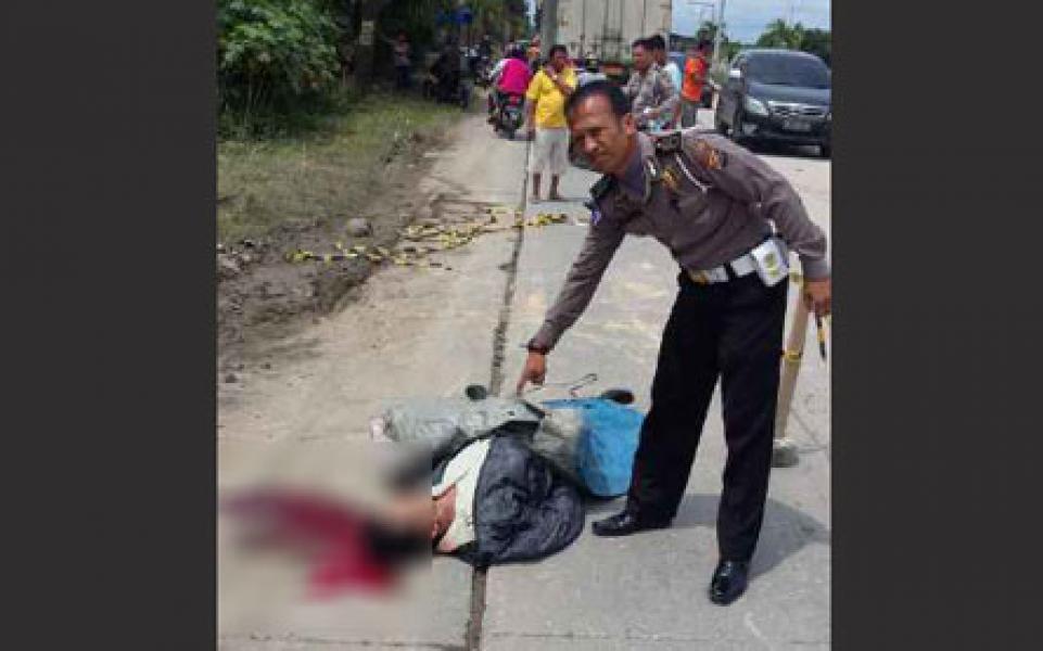 Digilas Truck, Pengendara Motor Meregang Nyawa