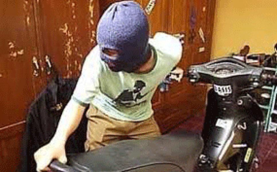 Dua Sepeda Motor Lesap Didalam Rumah