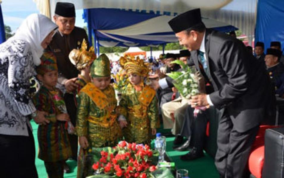 Herliyan Peringati Hardiknas 2015 di Stadion Mini Duri 