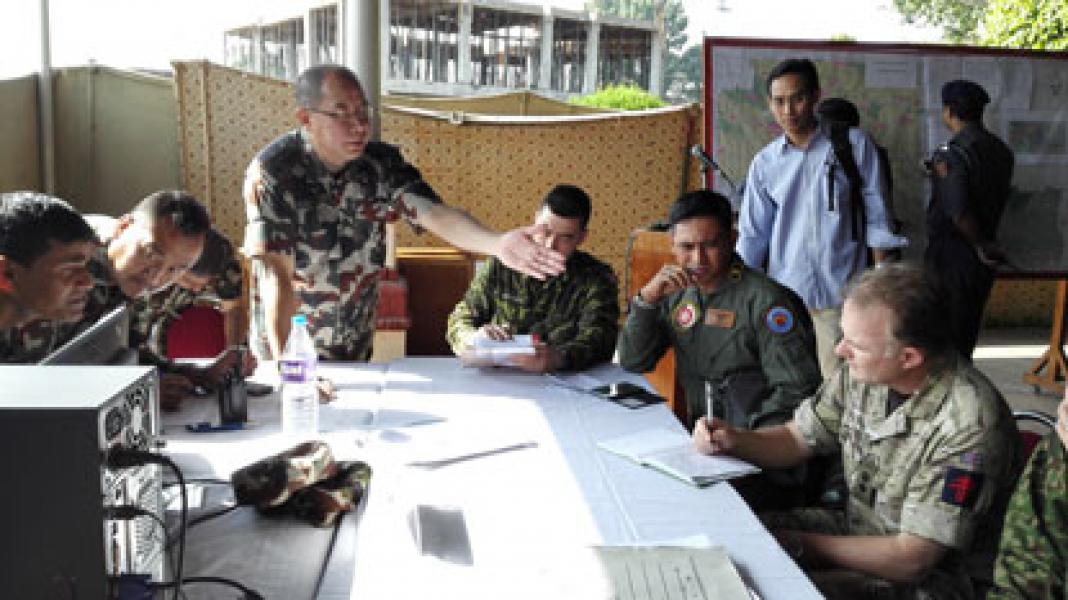 Komandan Misi Evakuasi WNI Gelar Pertemuan dengan Komandan MMMCC Nepal