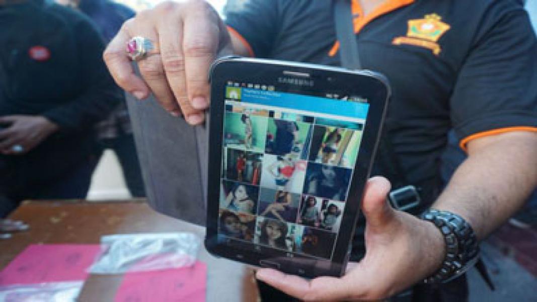 Mucikari Artis Ditangkap Polisi, PSK Online Tiarap