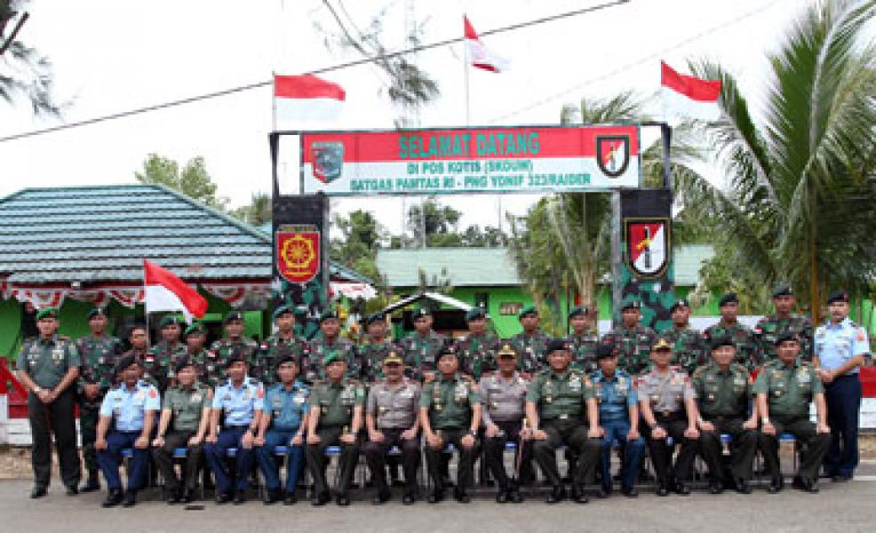 Panglima TNI dan Kapolri Tinjau Pos Perbatasan RI-PNG