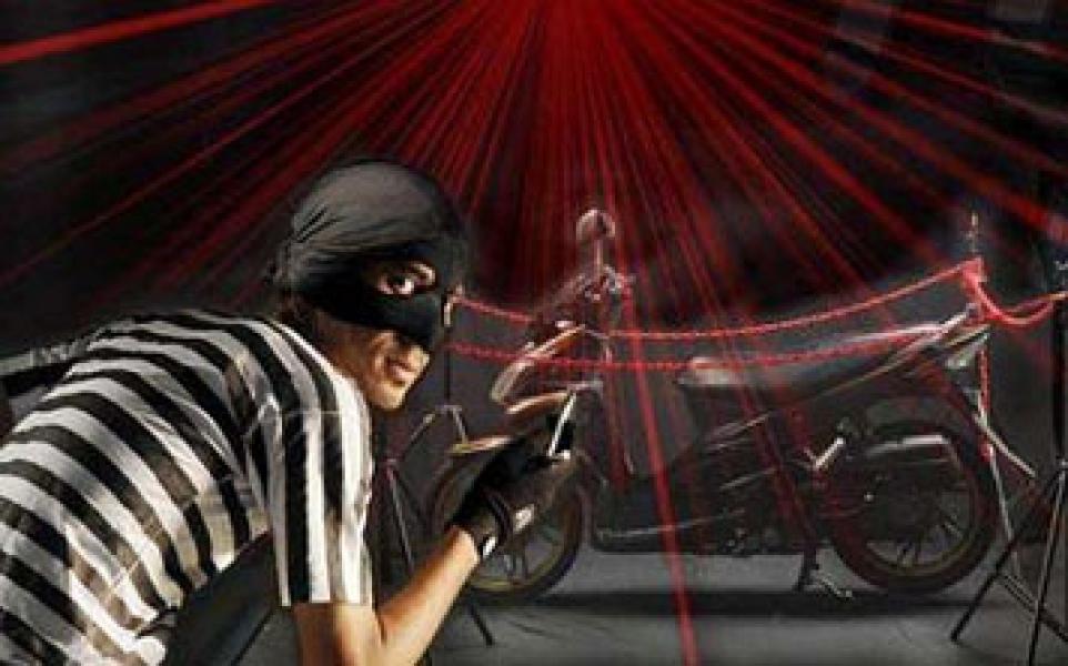 Parkir di Halaman Kantor, Sepeda Motor Raib