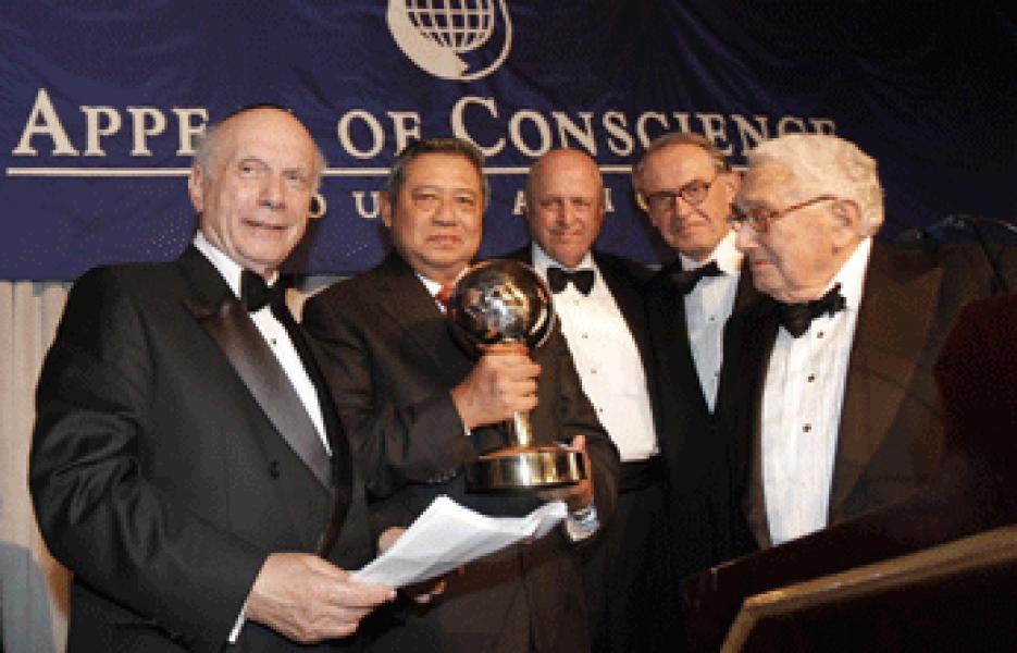 Pelalawan Terima Penghargaan IAI dari Tempo 