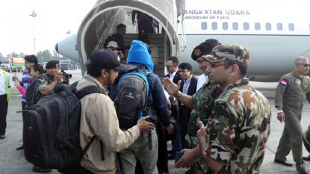 Pesawat TNI Angkut 26 WNI dari Nepal