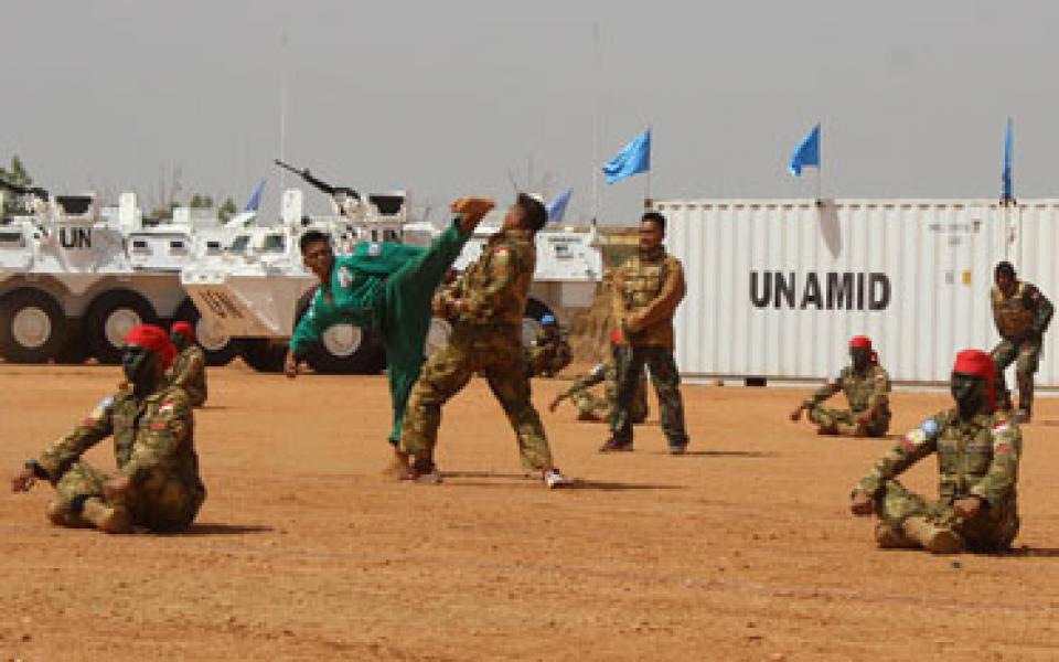 Prajurit TNI Gelar Demonstrasi Peringatan Peacekeepers Day di Darfur