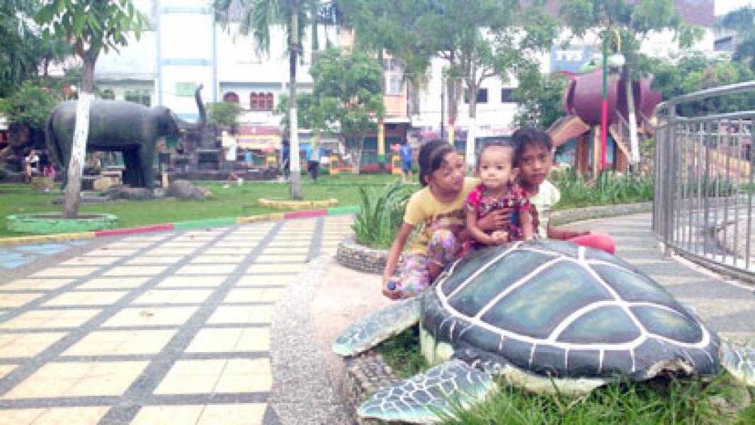 Taman Kota Bagansiapiapi Salah Satu Lokasi Favorit Liburan Keluarga