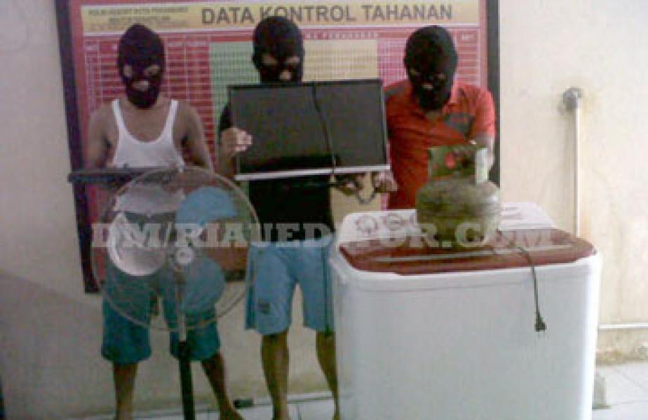 Terdesak Hutang, Herman Nekad Bongkar Rumah Tetangganya