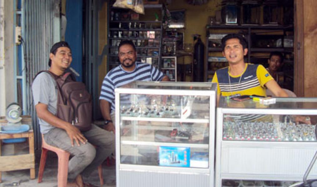 Wisatawan Malaysia Akui Keindahan Batu Akik Pulau Jemur
