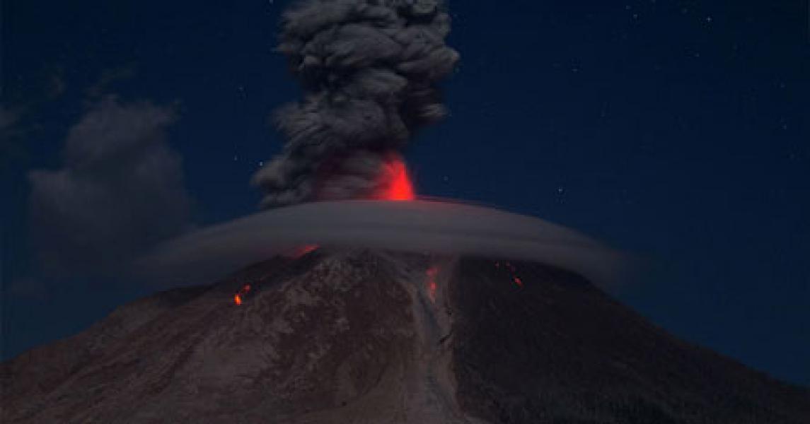 Akibat Letusan Gunung Sinabung, Rumah Warga Diselimuti Abu Vulkanis