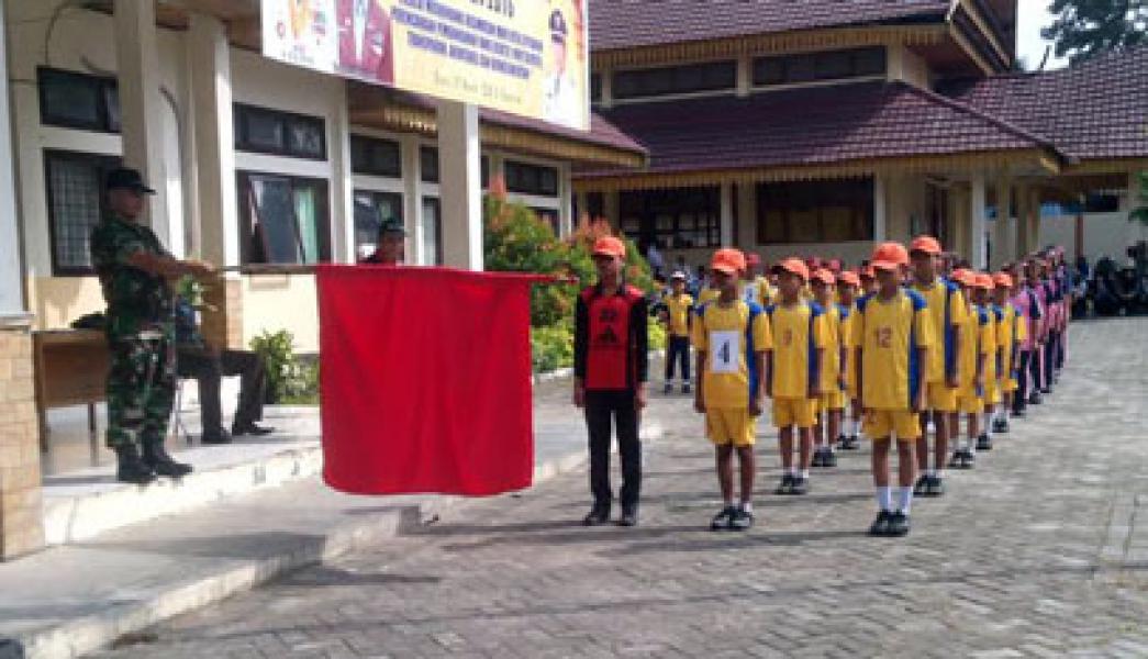 Babinsa Koramil 07/Kuantan Hilir Melepas Peserta Gerak Jalan Indah