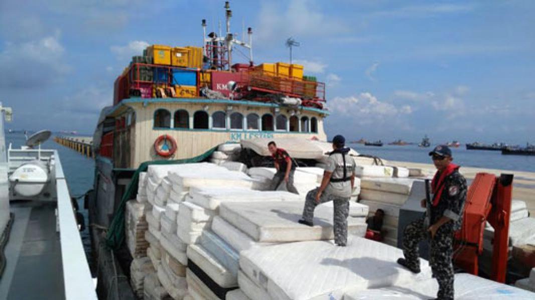 Bakamla RI Gagalkan Selundupan Bawang dan Barang Bekas dari Singapura  