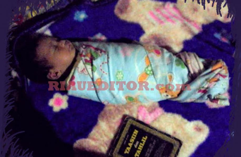 Bayi di Depan Pintu Rumah Hebohkan Warga Tenayan Raya