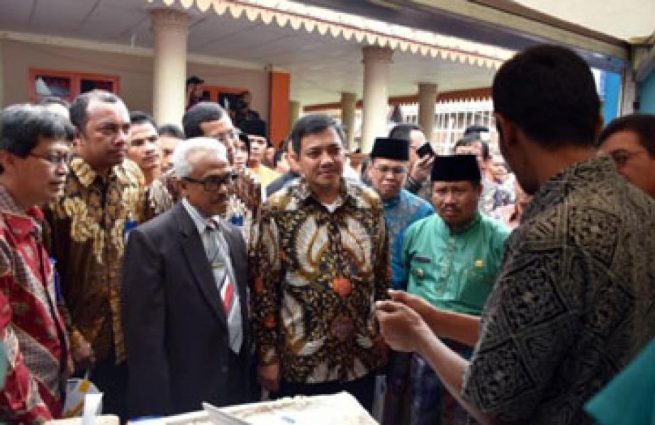 Bupati Bengkalis Amril Mukminin Sambut Baik Expo Program Jaring OJK-KKP