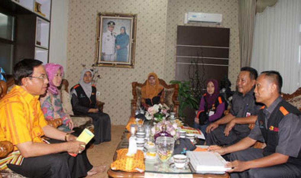 Bupati Inhil HM Wardan Dikunjungi Petugas Sensus Ekonomi