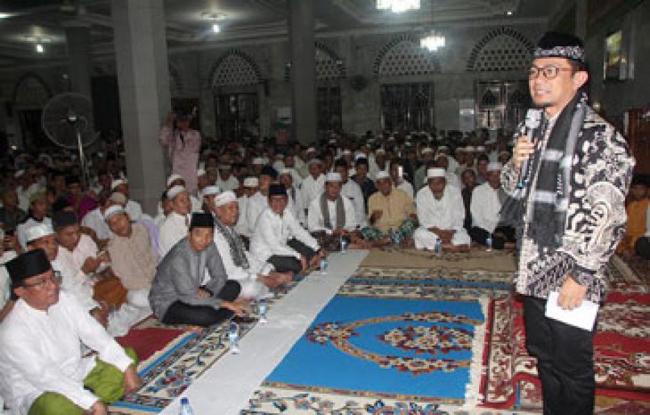 Bupati Wardan Hadiri Isra Miraj di Masjid Al-Huda Tembilahan