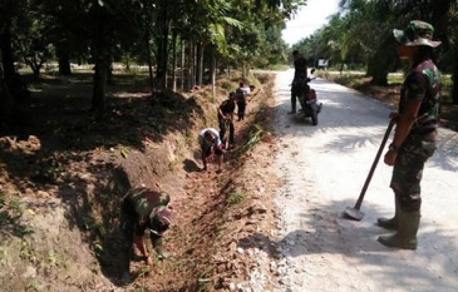 Dandim 0320/Dumai Turun Tangan Langsung Bantu Penyelesaian TMMD