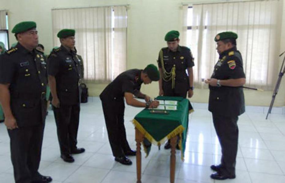 Danrem 031/Wirabima Pimpin Serah Terima Tugas Kasilog dan Sertijab Dandim 0302/Inhu
