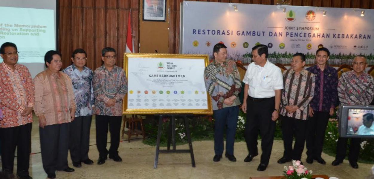 Gubri Bersama Menkopolhukam Saksikan Penandatanganan MoU Badan Restorasi Gambut dengan 11 Universitas