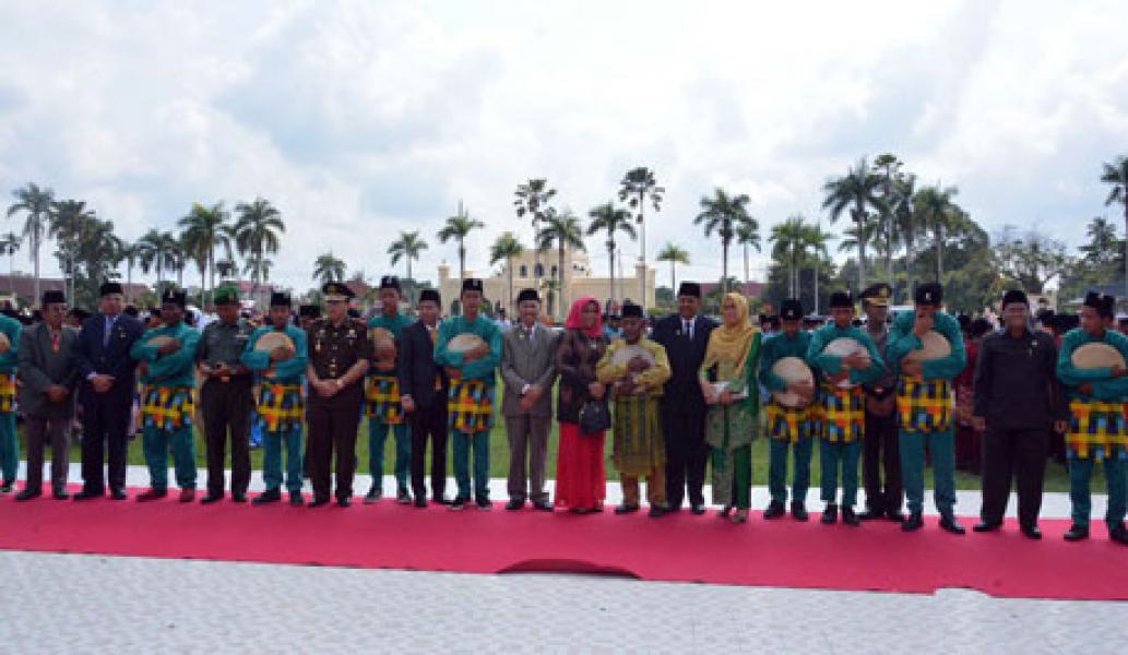 Kesenian Kompang dan Tari Persembahan Siak Berhasil Pecahkan Rekor Muri