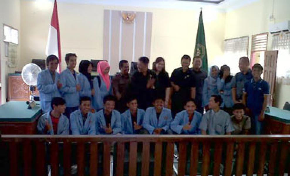 Mahasiswa STTI Kabupaten Inhu Pantau Sidang Karlahut di PN Rengat