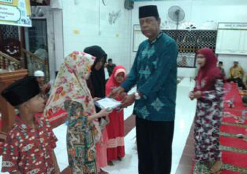 Menyambut Ramadhan 1437 H, Danramil 06/Kateman Berikan Santunan pada Anak Yatim